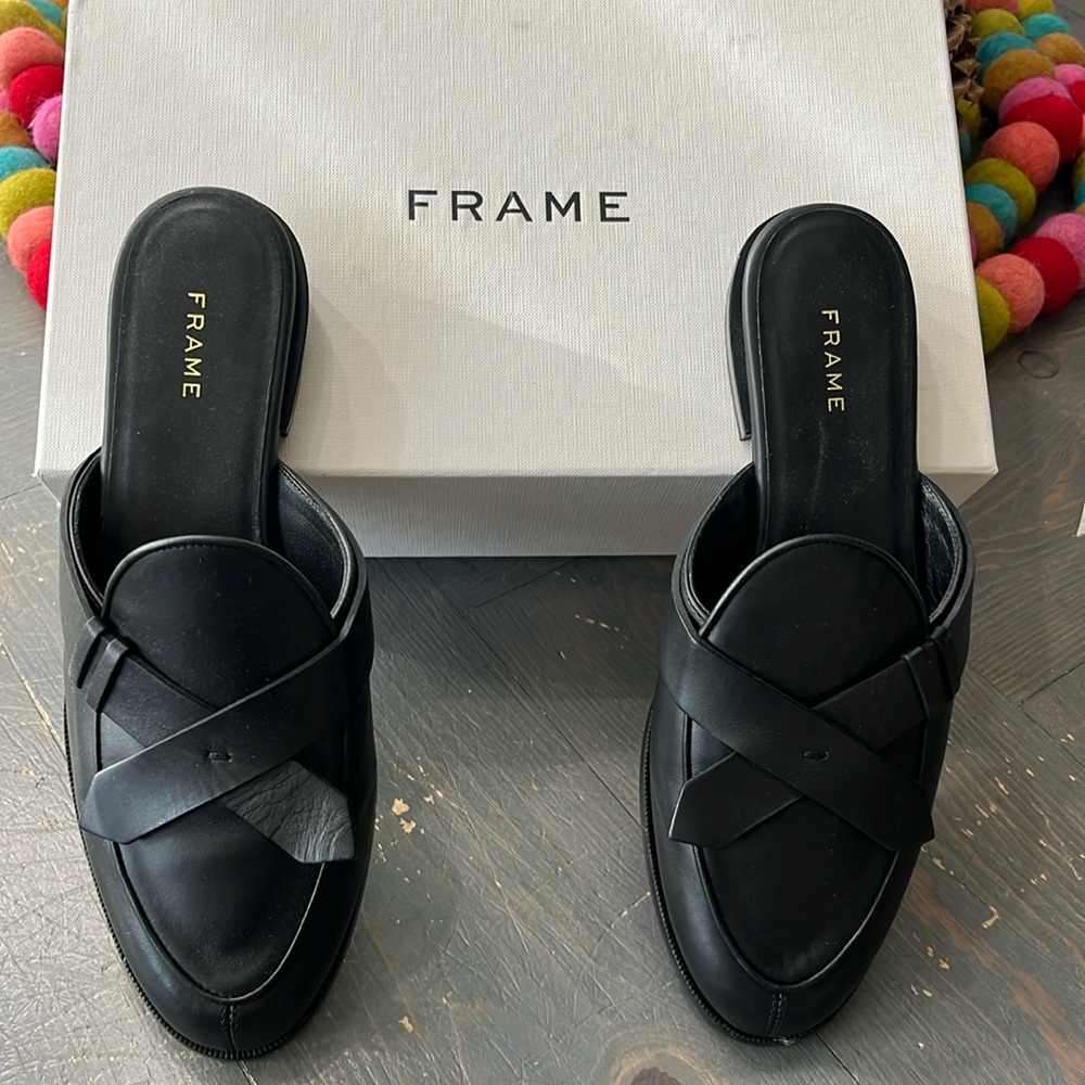 Frame Le Willoughby genuine leather black slides - worn once!